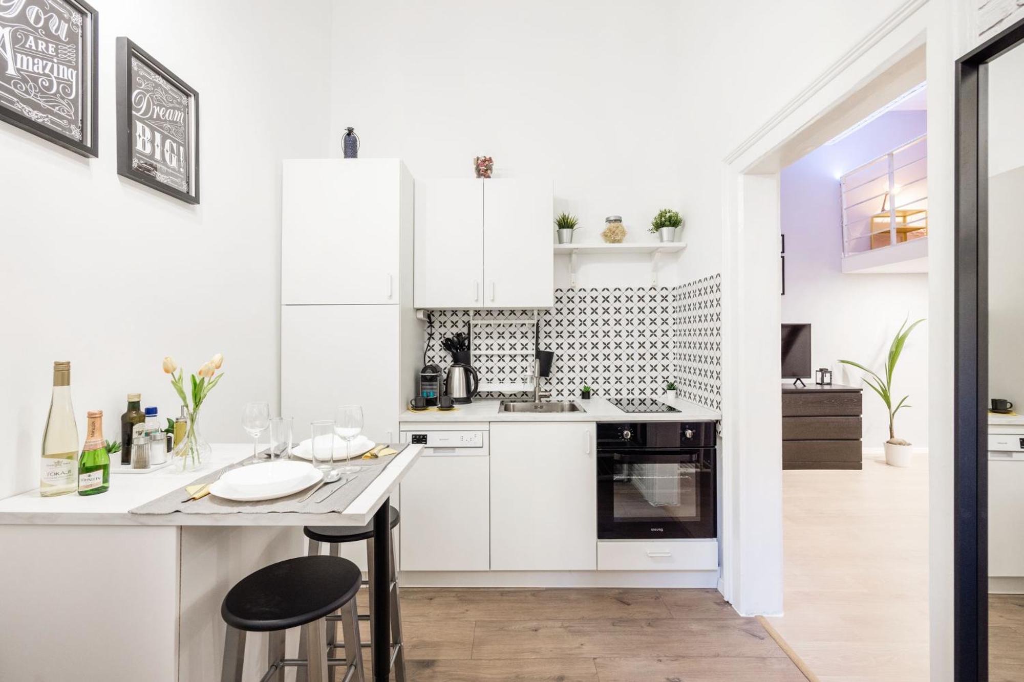 Vibrant Apartment